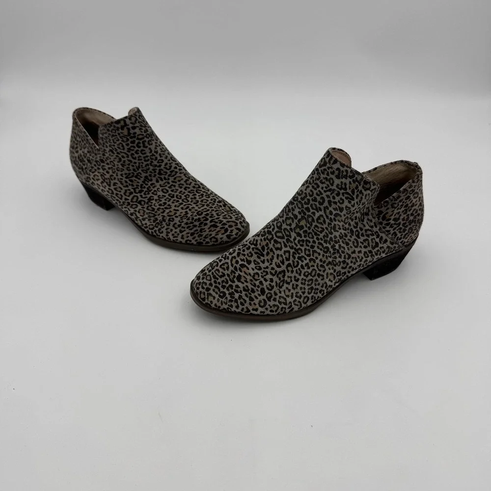 Crown & Ivy Ankle Boots Womens 6 Gray Leopard Kendall Suede Zipper Animal Print